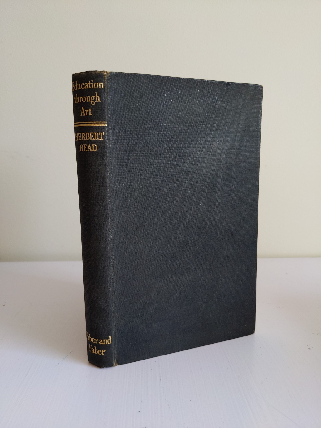 Cover image for Education Through Art