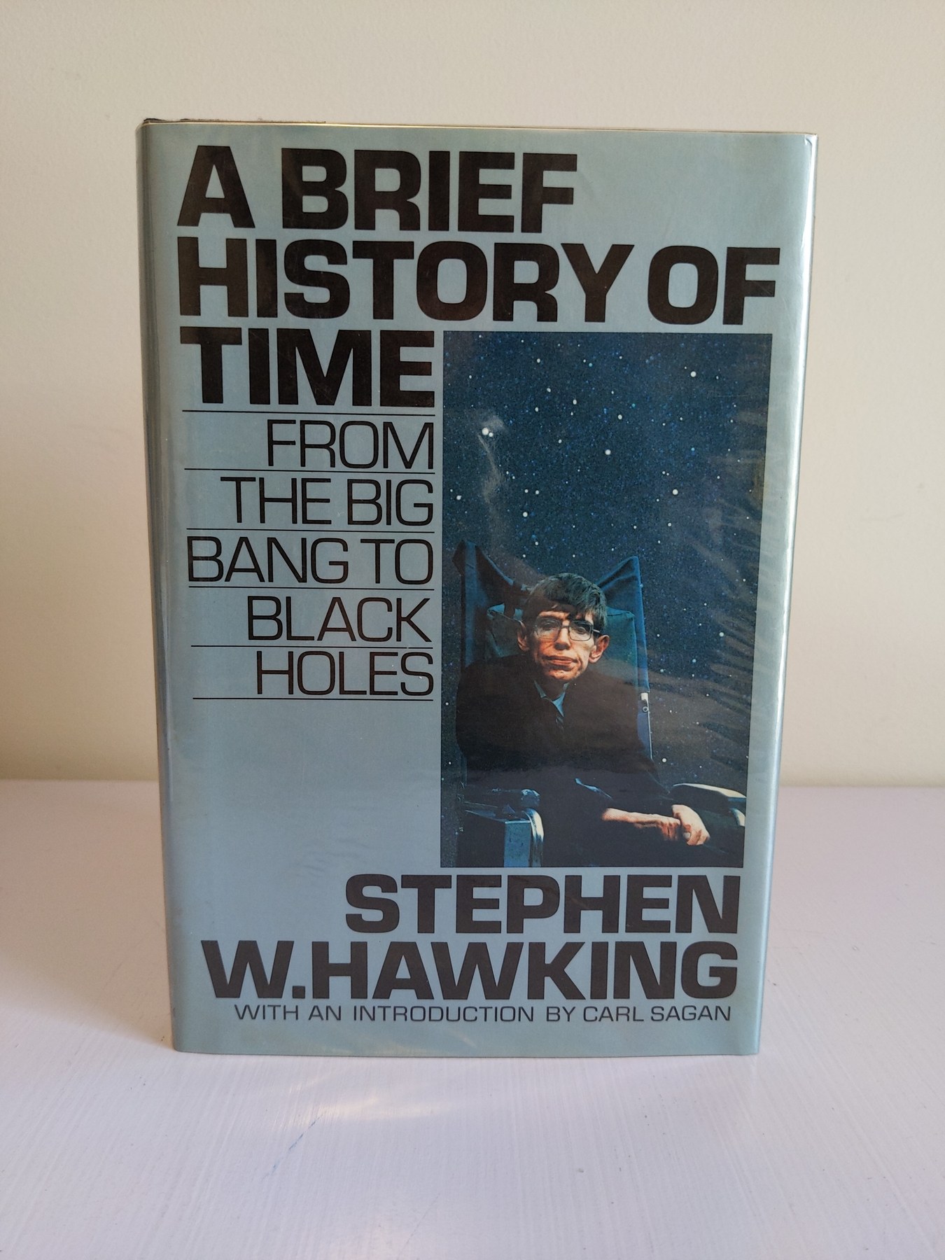 Cover image for A Brief History of Time: From the Big Bang to Black Holes