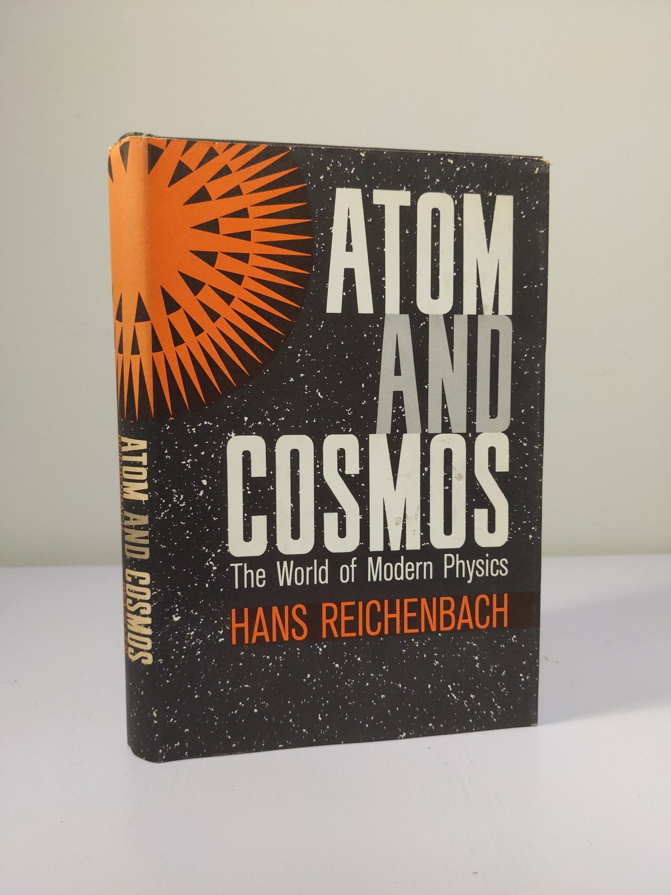 Cover image for Atom and Cosmos: The World of Modern Physics